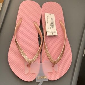 NWT ROSE GOLD GLITTER FASHION FLIP FLOPS